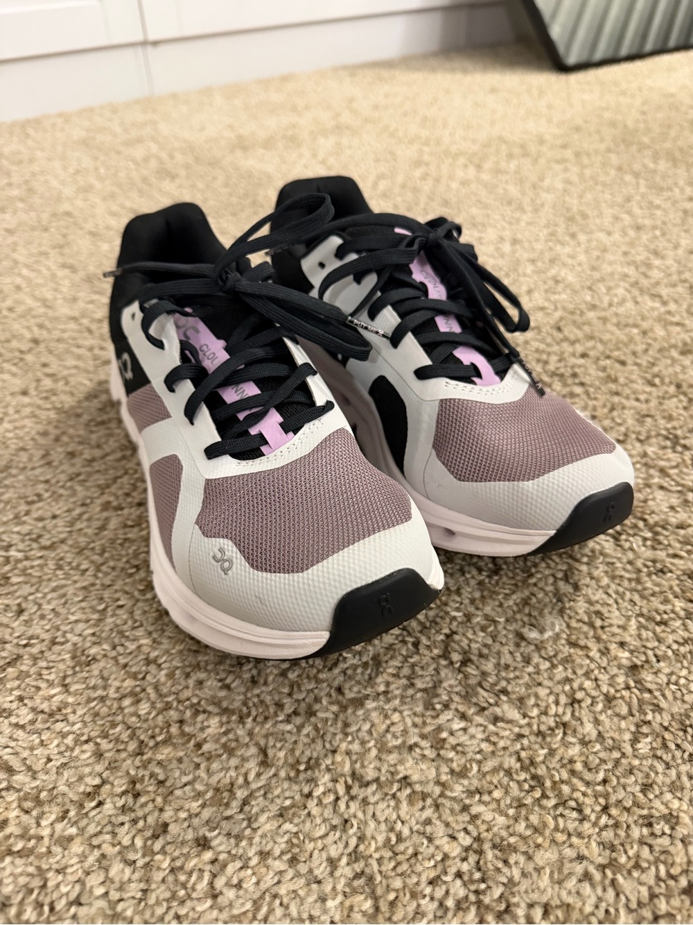 On Cloud Lightweight Running Sneakers - Purple/Black